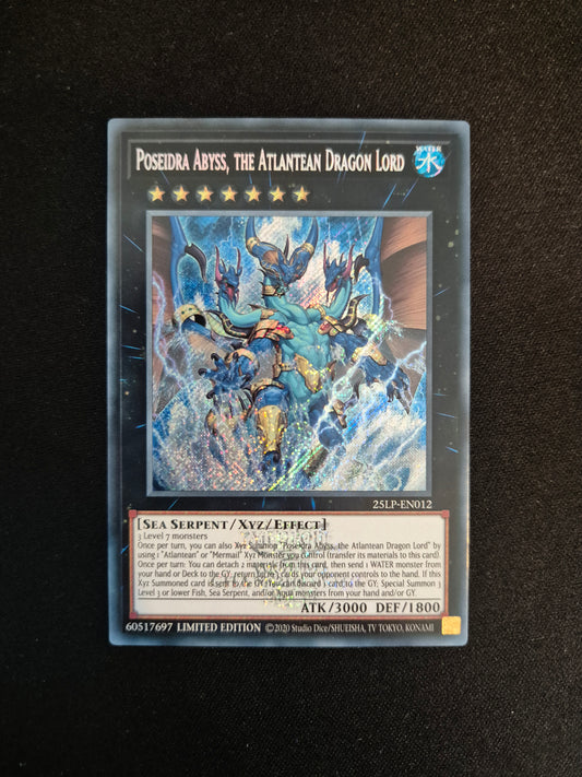 Carte Yu-Gi-Oh! Poseidra Abyss The Atlantean Dragon Lord 25LP-EN012 Secret Rare Timbré Logo WC 2025 Limited Edition