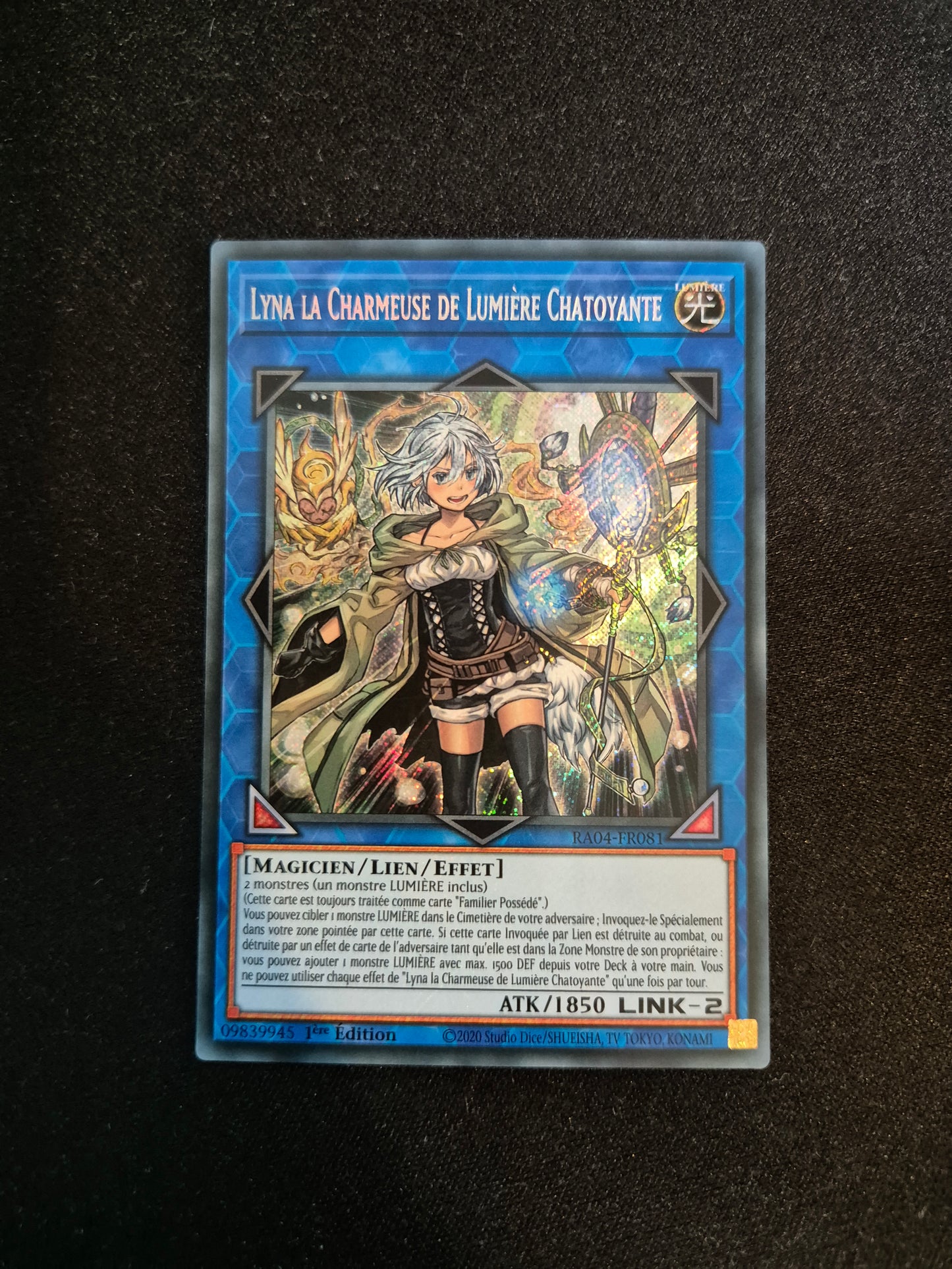 Carte Yu-Gi-Oh! Lyna La Charmeuse de Lumière Chatoyante Secret Rare RA04-FR081