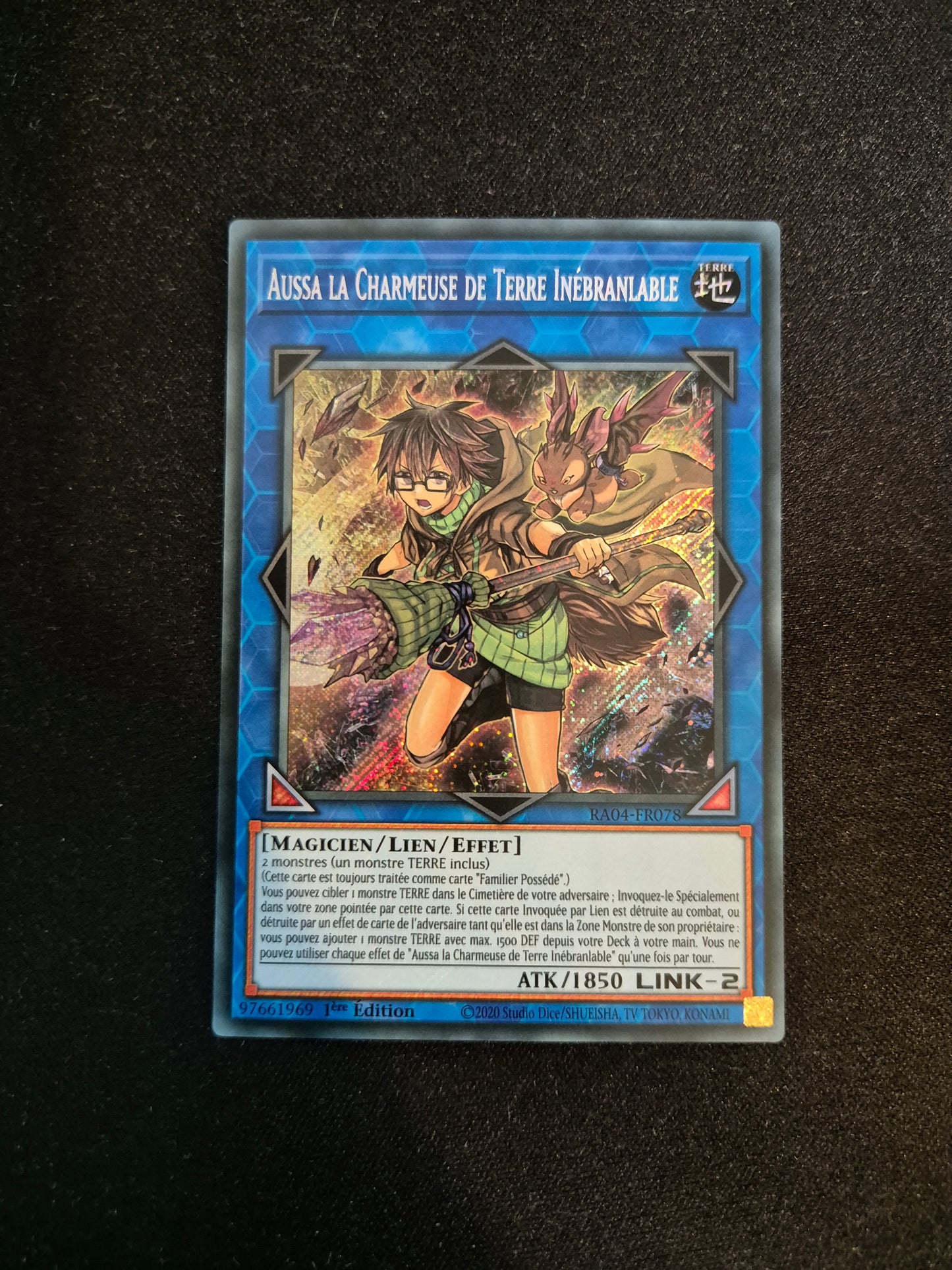 Carte Yu-Gi-Oh! Aussa La Charmeuse de Terre Inébranlable Secret Rare RA04-FR078