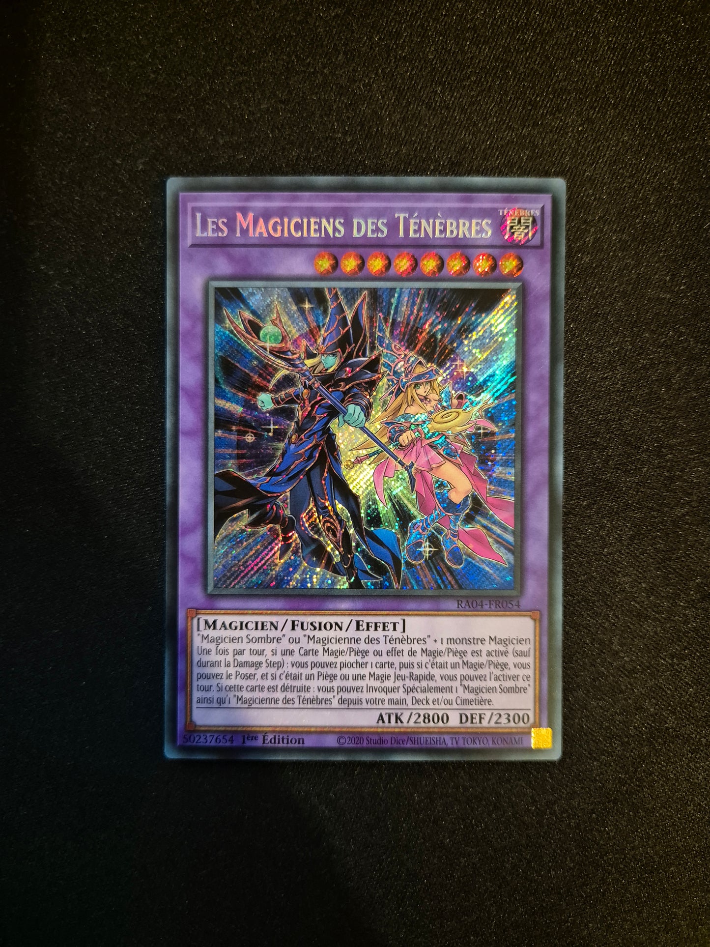 Carte Yu-Gi-Oh! Les Magiciens des Ténèbres Secret Rare RA04-FR054