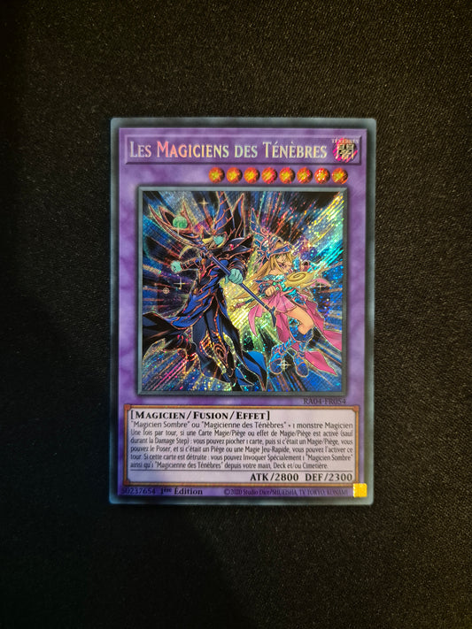 Carte Yu-Gi-Oh! Les Magiciens des Ténèbres Secret Rare RA04-FR054