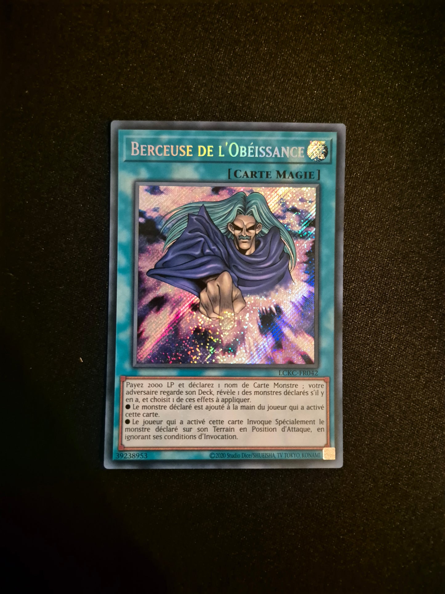 Carte Yu-Gi-Oh! Berceuse de l'Obéissance Secret Rare LCKC-FR042