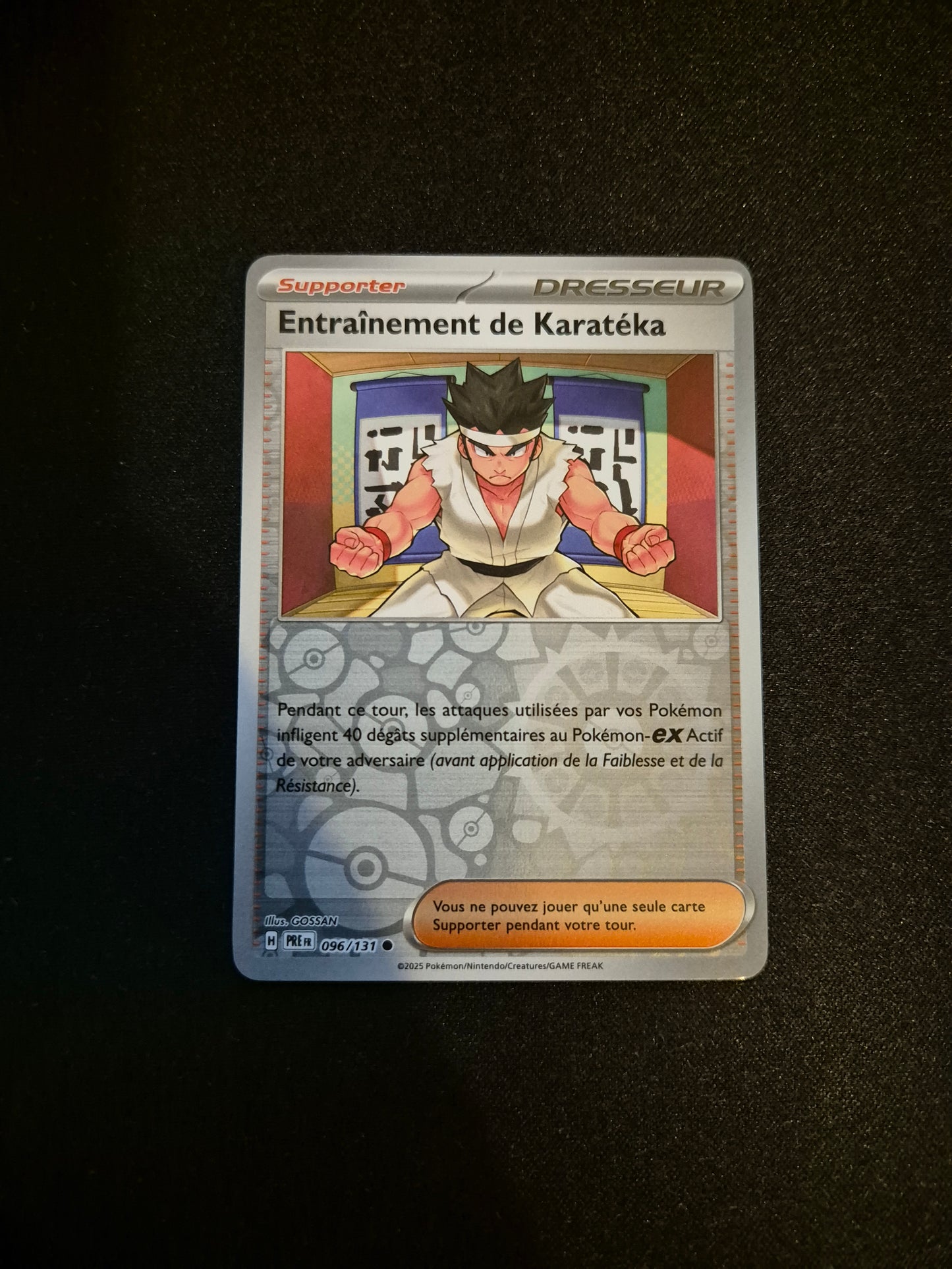 Carte Pokémon Entrainement de Karatéka Reverse 096/131 EV8.5 Évolutions Prismatiques