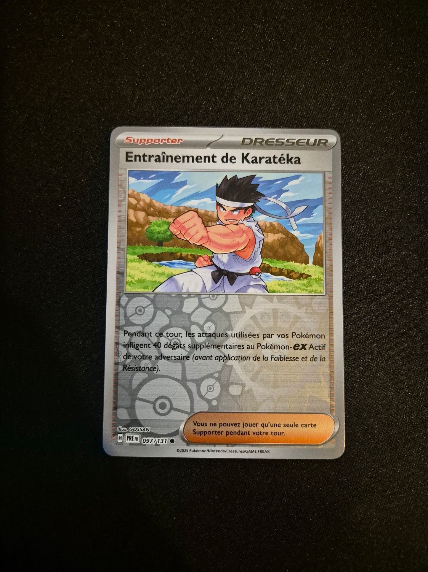 Carte Pokémon Entrainement de Karatéka Reverse 097/131 EV8.5 Évolutions Prismatiques