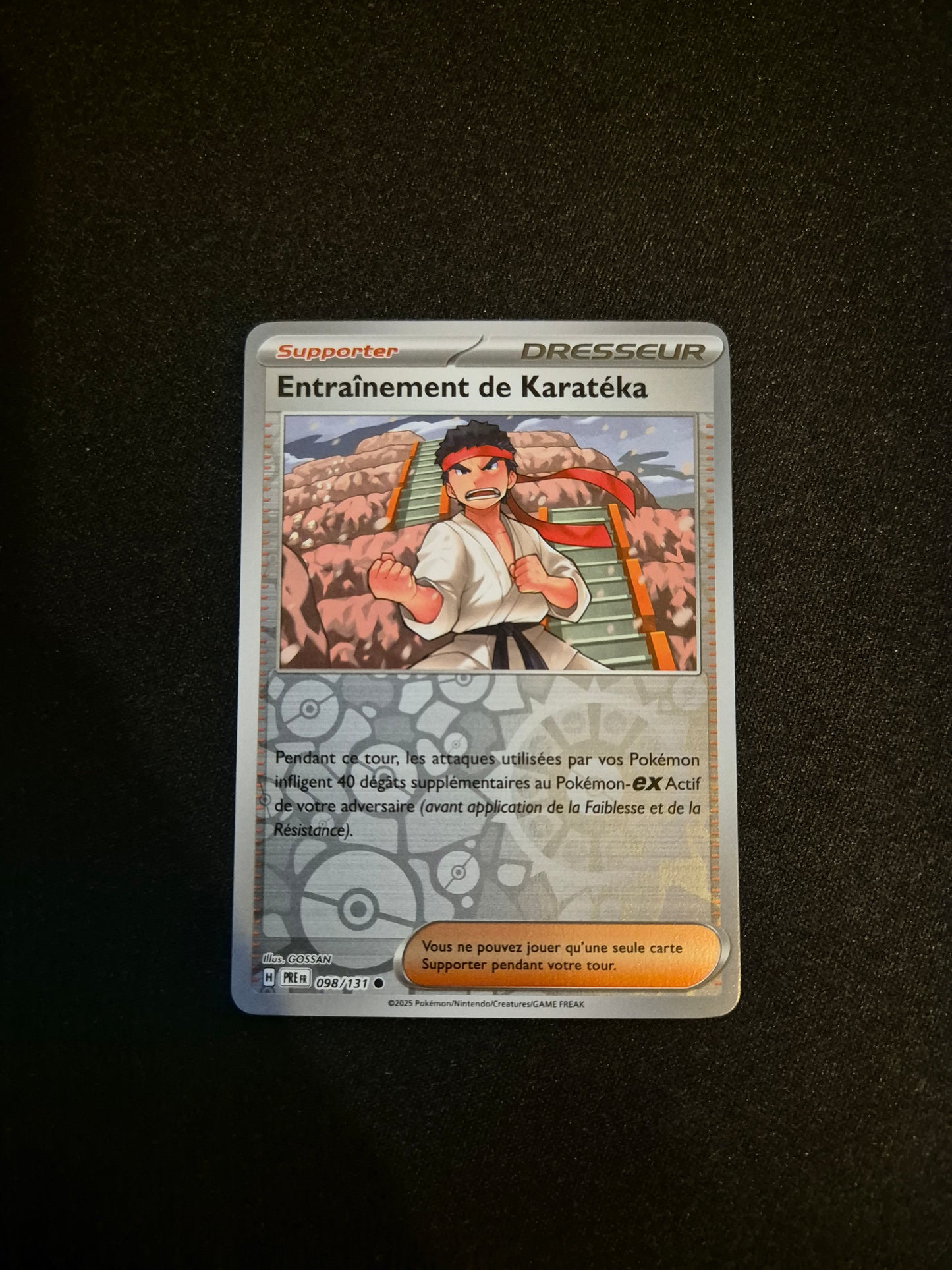 Carte Pokémon Entrainement de Karatéka Reverse 098/131 EV8.5 Évolutions Prismatiques