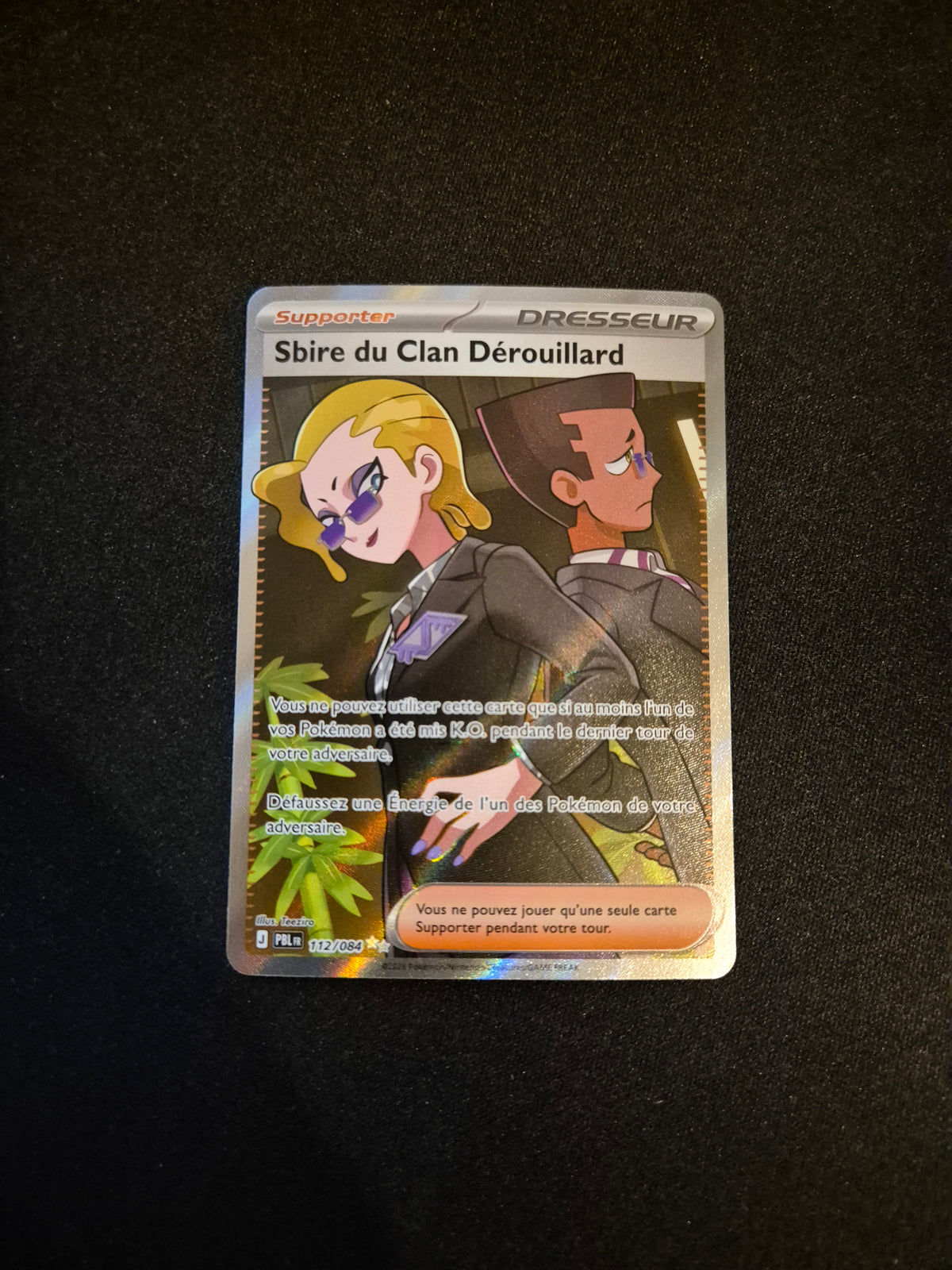 Carte Pokémon Sbire du Clan Dérouillard Full Art 112/084 ME05 Nuit Noire