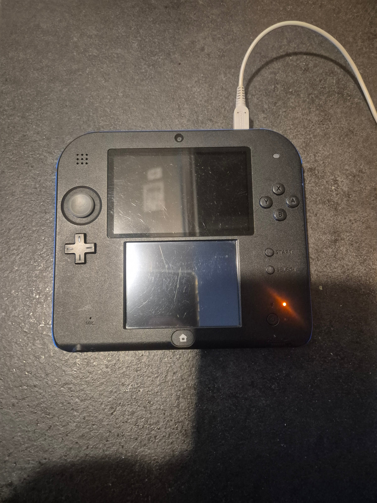 Console Nintendo 2DS Noire et Bleue