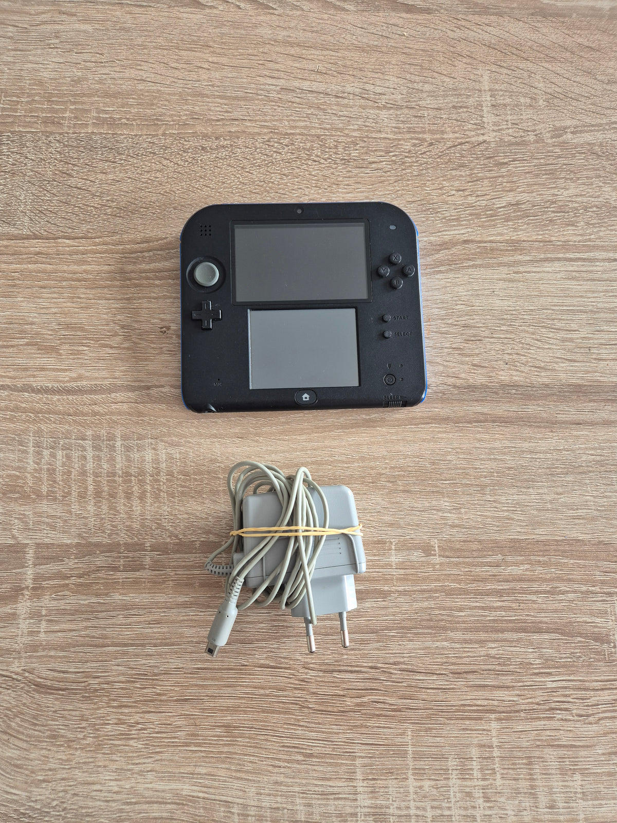 Console Nintendo 2DS Noire et Bleue