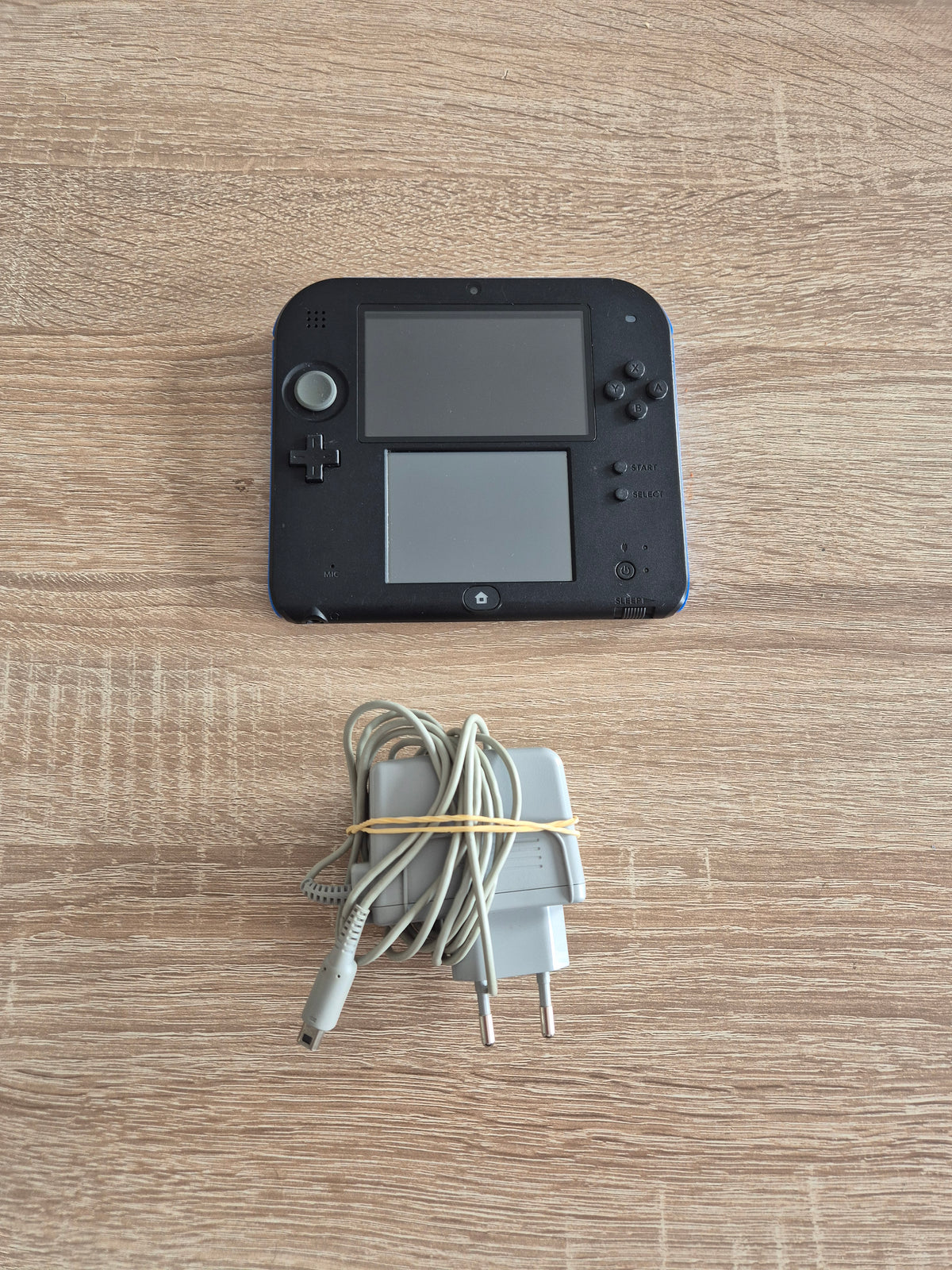 Console Nintendo 2DS Noire et Bleue